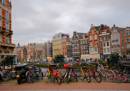 Hoe kun je het beste contact opnemen met WoningNet Amsterdam?